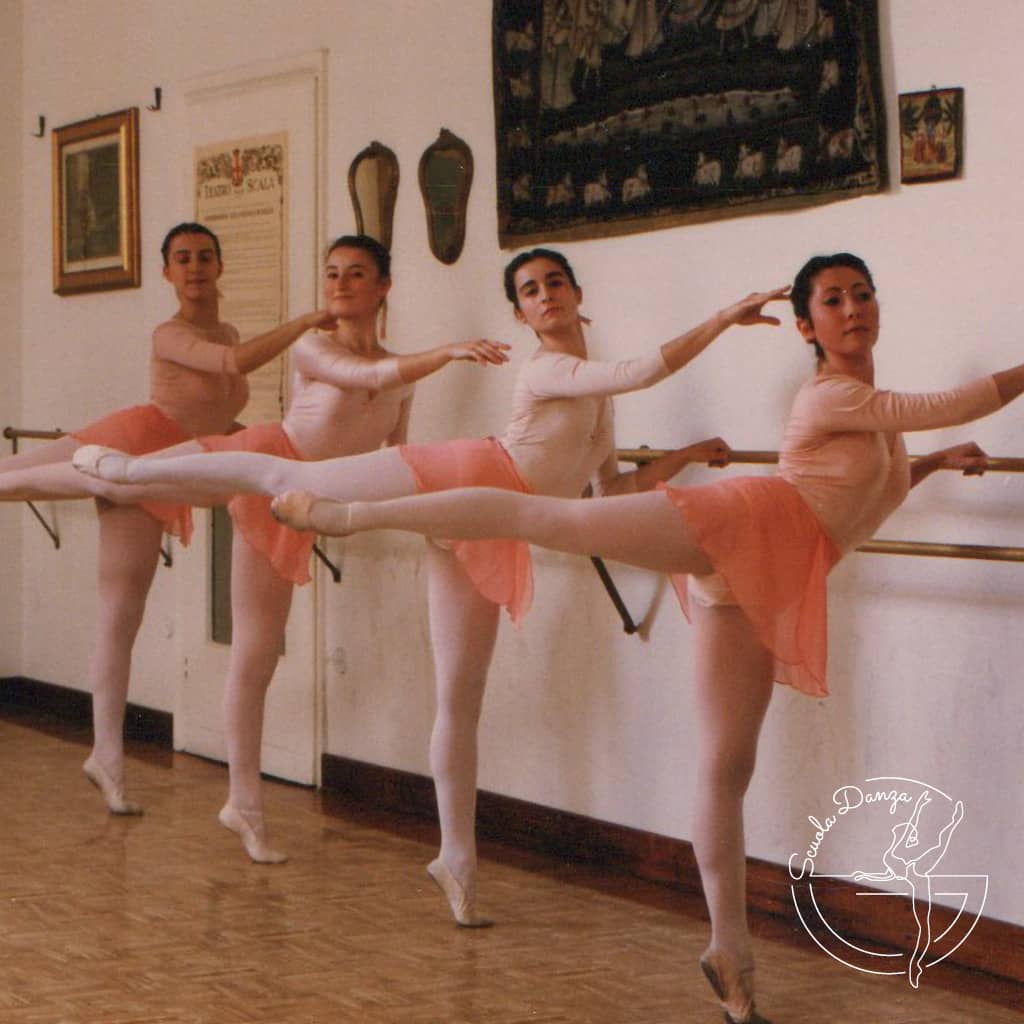 Martina Cipriani a lezione di danza Classica a Milano nel 1996